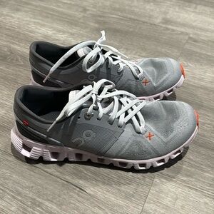 ON Running Cloud X - women's running shoes gray 7.5 worn once in the house!